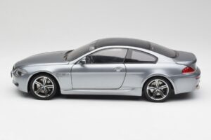 BMW M6 E63 Silver Šedý Kyosho 1:18 08703GR Kov – obrázok 4 z 8
