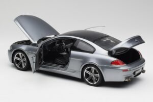 BMW M6 E63 Silver Šedý Kyosho 1:18 08703GR Kov – obrázok 5 z 8