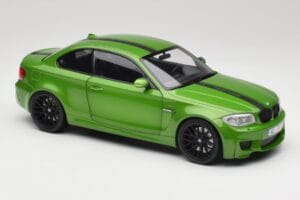 BMW rad 1 E82 Coupe Taiga Green Metallic Minichamps 1:18 110020024 Kov – obrázok 6 z 8