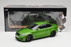BMW rad 1 E82 Coupe Taiga Green Metallic Minichamps 1:18 110020024 Kov – obrázok 8 z 8