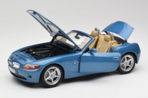 BMW Z4 E85 Maldives Blue Bburago 1:18 34046BLUE Kov – obrázok 2 z 8