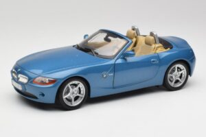 BMW Z4 E85 Maldives Blue Bburago 1:18 34046BLUE Kov