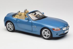 BMW Z4 E85 Maldives Blue Bburago 1:18 34046BLUE Kov – obrázok 6 z 8
