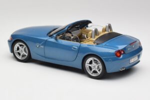 BMW Z4 E85 Maldives Blue Bburago 1:18 34046BLUE Kov – obrázok 7 z 8