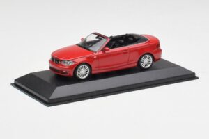 BMW rad 1 E88 Kabriolet Karmínová Červená Minichamps 1:43 431026230 Kov – obrázok 2 z 5