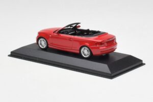 BMW rad 1 E88 Kabriolet Karmínová Červená Minichamps 1:43 431026230 Kov – obrázok 3 z 5