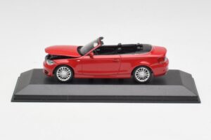 BMW rad 1 E88 Kabriolet Karmínová Červená Minichamps 1:43 431026230 Kov – obrázok 5 z 5