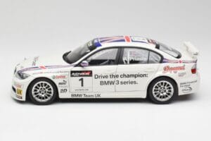 BMW E90 320si #1 A. Priaulx WTCC Champion 2006 Kyosho 1:18 80430429067 Kov – obrázok 4 z 8