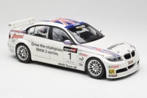 BMW E90 320si #1 A. Priaulx WTCC Champion 2006 Kyosho 1:18 80430429067 Kov – obrázok 6 z 8