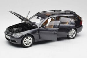 BMW 330i E91 Touring Tmavošedý Kyosho 1:18 80430394360 Kov – obrázok 2 z 8