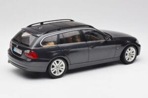 BMW 330i E91 Touring Tmavošedý Kyosho 1:18 80430394360 Kov – obrázok 3 z 8