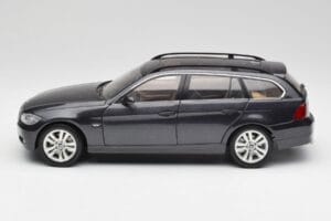 BMW 330i E91 Touring Tmavošedý Kyosho 1:18 80430394360 Kov – obrázok 4 z 8