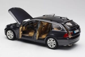BMW 330i E91 Touring Tmavošedý Kyosho 1:18 80430394360 Kov – obrázok 5 z 8