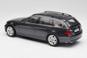 BMW 330i E91 Touring Tmavošedý Kyosho 1:18 80430394360 Kov – obrázok 7 z 8