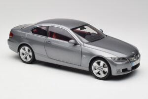 BMW 330i E92 Coupe Šedý Metalíza Kyosho 1:18 80430407220 Kov – obrázok 6 z 8