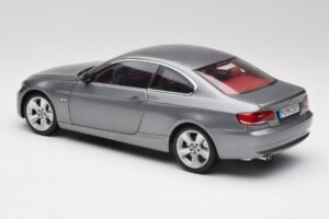 BMW 330i E92 Coupe Šedý Metalíza Kyosho 1:18 80430407220 Kov – obrázok 7 z 8