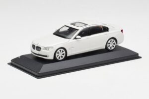 BMW 750Li F02 Biely Minichamps 1:43 80420445201 Kov – obrázok 2 z 5