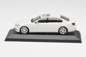 BMW 750Li F02 Biely Minichamps 1:43 80420445201 Kov