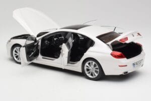BMW 6 F06 Gran Coupe Mineral Biely Paragon 1:18 80432218741 Kov – obrázok 5 z 8