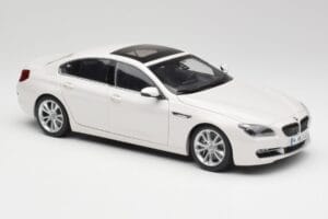 BMW 6 F06 Gran Coupe Mineral Biely Paragon 1:18 80432218741 Kov – obrázok 6 z 8