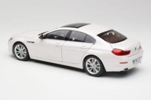BMW 6 F06 Gran Coupe Mineral Biely Paragon 1:18 80432218741 Kov – obrázok 7 z 8