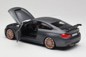 BMW M4 F82 GTS Frozen Šedý Minichamps 1:18 80432411555 Kov – obrázok 5 z 8