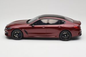 BMW M850i G15 M Performance Melbourne Red Metallic GT Spirit 1:18 GT493 Živica – obrázok 3 z 6