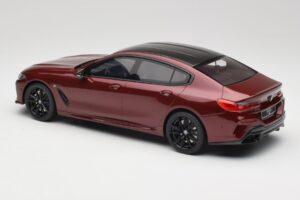 BMW M850i G15 M Performance Melbourne Red Metallic GT Spirit 1:18 GT493 Živica – obrázok 5 z 6