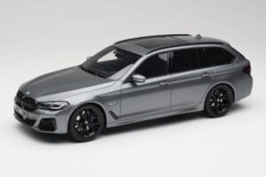 BMW G61 530e M Sport Touring Mineral Šedý GT Spirit 1:18 GT485 Živica