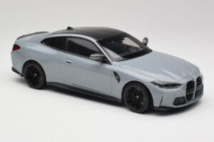 BMW M4 G82 Brooklyn Šedý Minichamps 1:18 155020124 Kov – obrázok 4 z 6