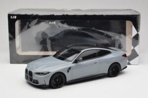 BMW M4 G82 Brooklyn Šedý Minichamps 1:18 155020124 Kov – obrázok 6 z 6