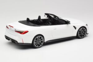 BMW M4 G82 Kabriolet Alpine White Minichamps 1:18 155021031 Kov – obrázok 2 z 6