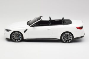 BMW M4 G82 Kabriolet Alpine White Minichamps 1:18 155021031 Kov – obrázok 3 z 6