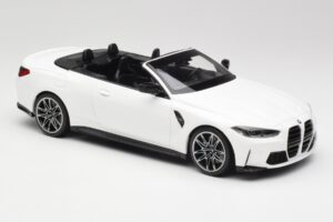 BMW M4 G82 Kabriolet Alpine White Minichamps 1:18 155021031 Kov – obrázok 4 z 6