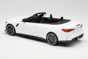 BMW M4 G82 Kabriolet Alpine White Minichamps 1:18 155021031 Kov – obrázok 5 z 6