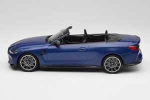 BMW M4 G82 Kabriolet Frozen Portimao Blue Minichamps 1:18 155021030 Kov – obrázok 3 z 6