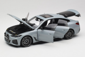 BMW i4 G26 Grey Metallic Minichamps 1:18 110023010 Kov – obrázok 2 z 8