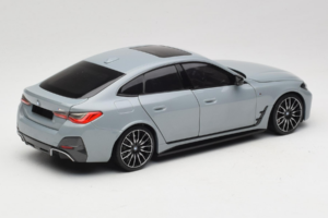 BMW i4 G26 Grey Metallic Minichamps 1:18 110023010 Kov – obrázok 3 z 8