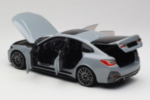 BMW i4 G26 Grey Metallic Minichamps 1:18 110023010 Kov – obrázok 5 z 8