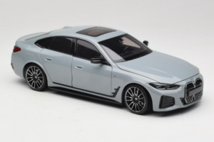 BMW i4 G26 Grey Metallic Minichamps 1:18 110023010 Kov – obrázok 6 z 8