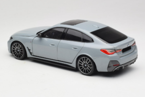 BMW i4 G26 Grey Metallic Minichamps 1:18 110023010 Kov – obrázok 7 z 8