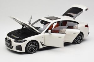 BMW i4 M50 G26 Alpine White Minichamps 1:18 110023011 Kov – obrázok 2 z 8