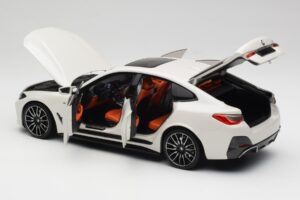 BMW i4 M50 G26 Alpine White Minichamps 1:18 110023011 Kov – obrázok 5 z 8