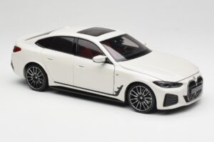 BMW i4 M50 G26 Alpine White Minichamps 1:18 110023011 Kov – obrázok 6 z 8