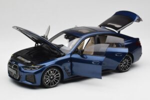 BMW i4 M50 G26 Portimao Blue Minichamps 1:18 110023012 Kov – obrázok 2 z 8