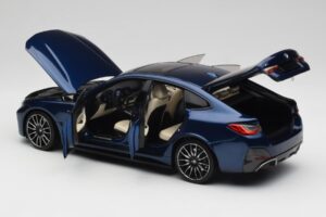 BMW i4 M50 G26 Portimao Blue Minichamps 1:18 110023012 Kov – obrázok 5 z 8