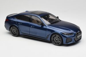 BMW i4 M50 G26 Portimao Blue Minichamps 1:18 110023012 Kov – obrázok 6 z 8