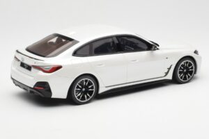 BMW i4 M50 G26 Mineral Biela Metalíza Otto 1:18 OT1074 Živica – obrázok 2 z 6