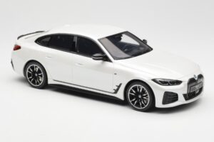 BMW i4 M50 G26 Mineral Biela Metalíza Otto 1:18 OT1074 Živica – obrázok 4 z 6