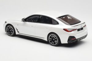 BMW i4 M50 G26 Mineral Biela Metalíza Otto 1:18 OT1074 Živica – obrázok 5 z 6